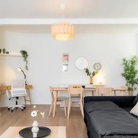 Quiet With Xxl Sofa And 65 Inch Tv * Dresden