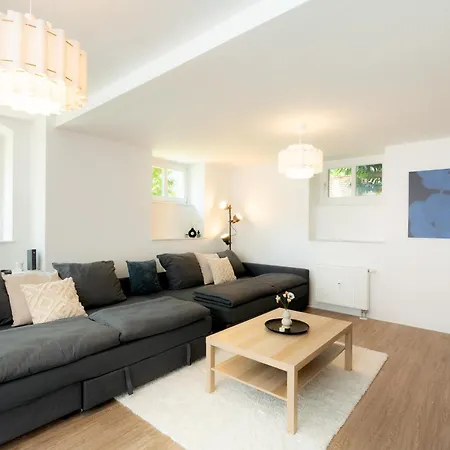 Quiet With Xxl Sofa And 65 Inch Tv Lägenhet