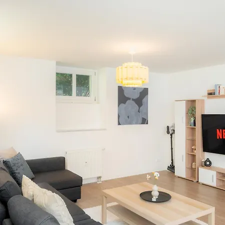 Apartment Quiet With Xxl Sofa And 65 Inch Tv *