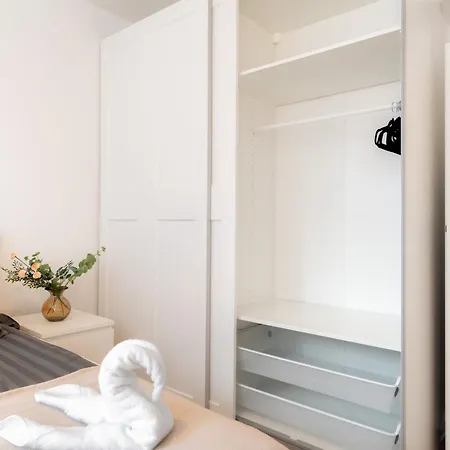 Quiet With Xxl Sofa And 65 Inch Tv * Dresden