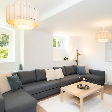 Quiet With Xxl Sofa And 65 Inch Tv